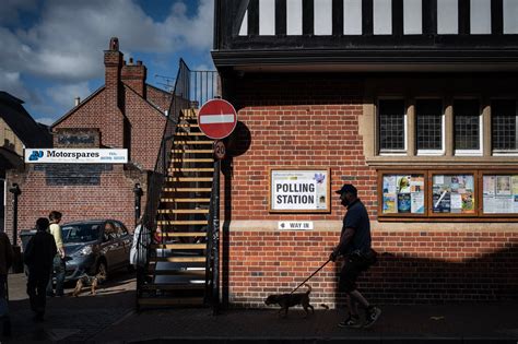 As Britain Votes, Change Is in the Air. Optimism, Not So Much..